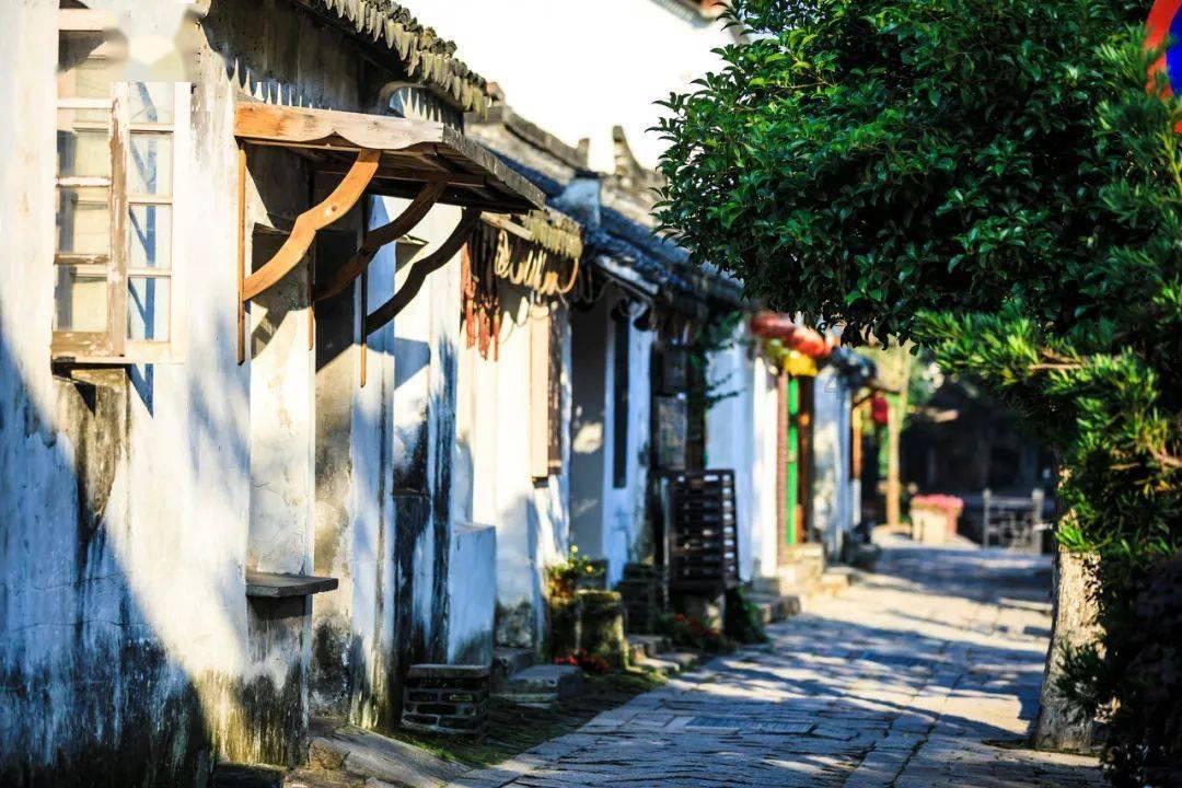 上升的白气球